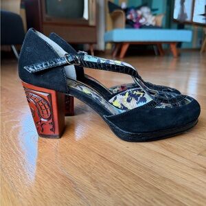 Miss L Fire Tiki Carved Heel Black Suede Pumps 38 7.5 EUC